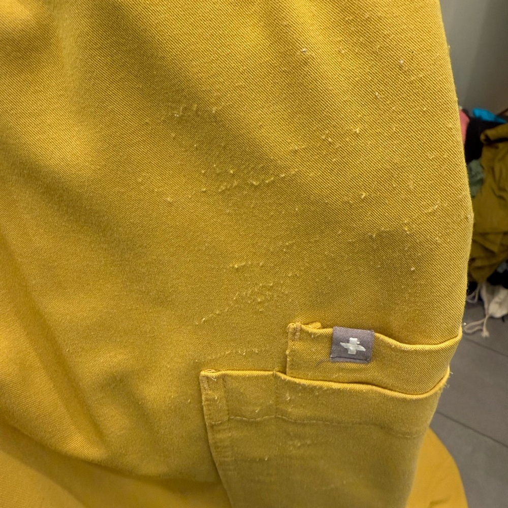 Figs mustard yellow set with a one pocket top & straight leg pant! Lightly worn